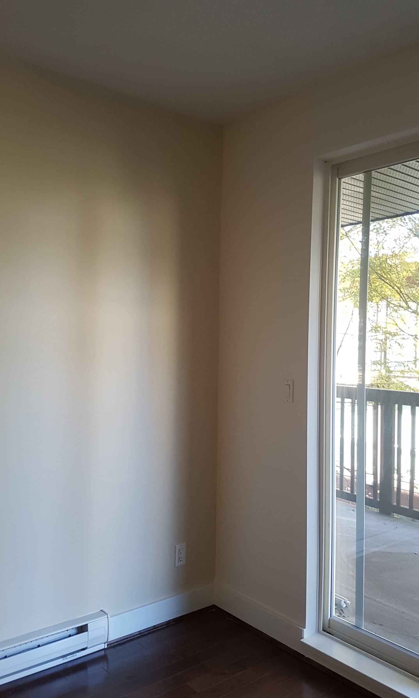 Painted corner walls.