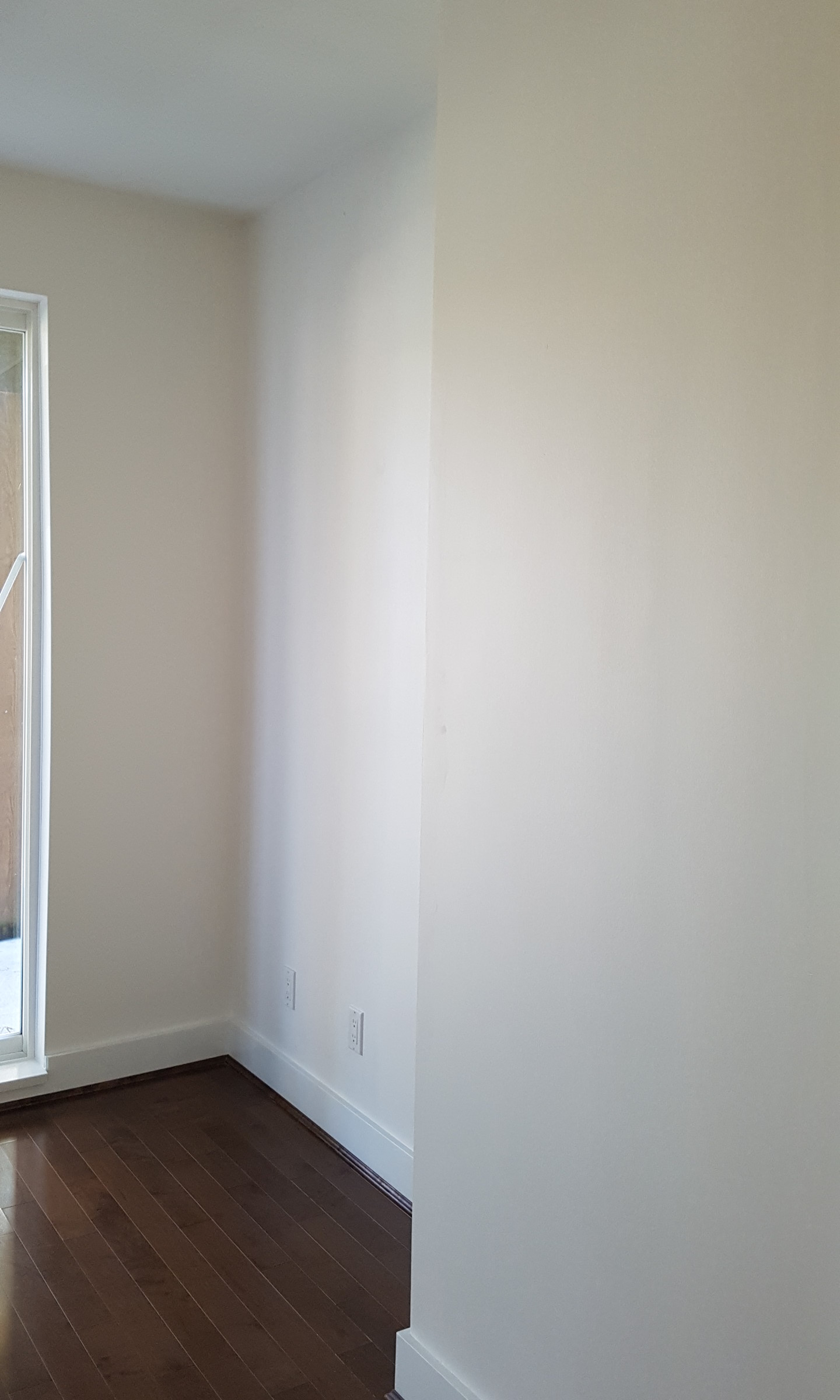 Flawless newly-painted interior walls.