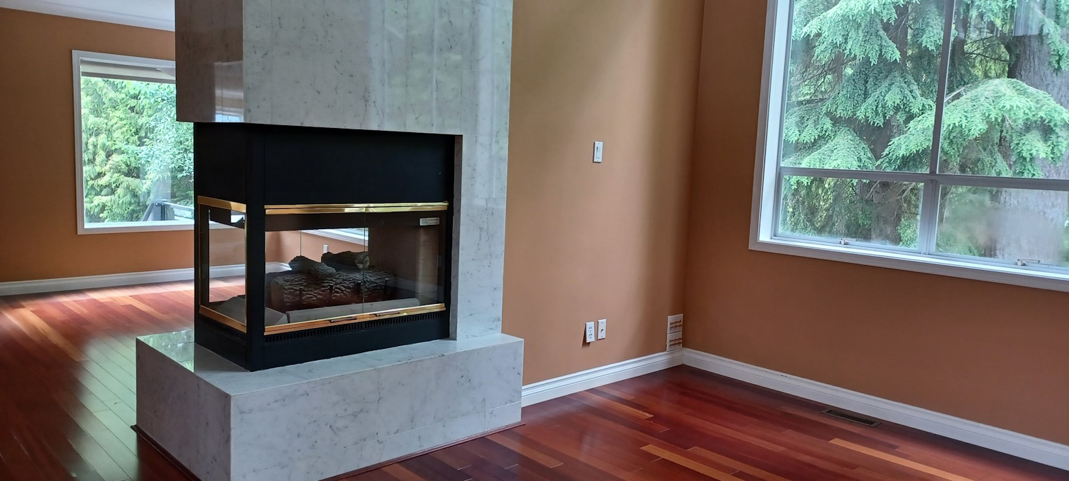A modern fireplace in the middle of a living room.